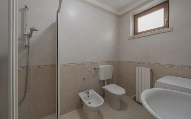 Apt24 - Trilocale Vicino al Lago con Posto Auto