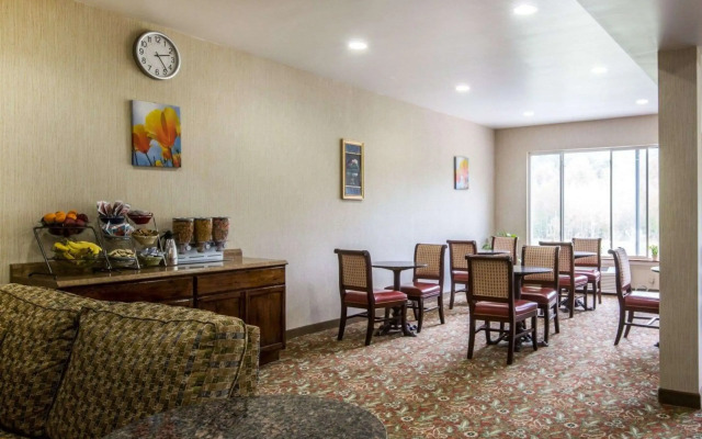 Econo Lodge Lake Region