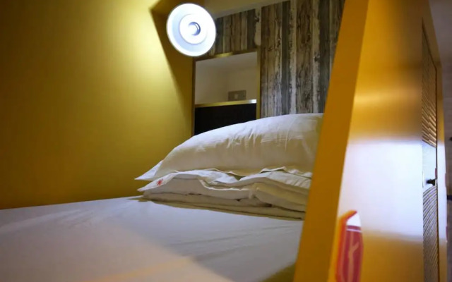 Hive Backpackers