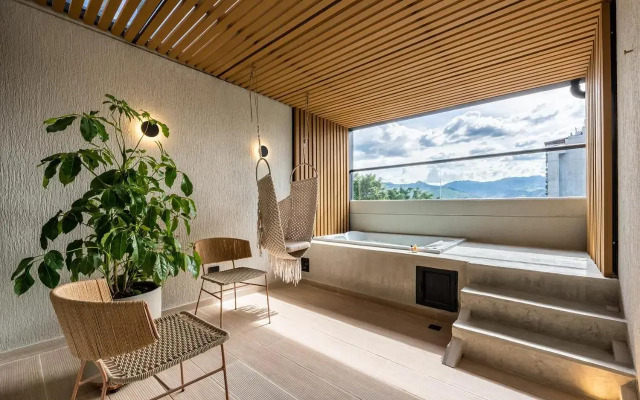 Nakúa Stay + Work
