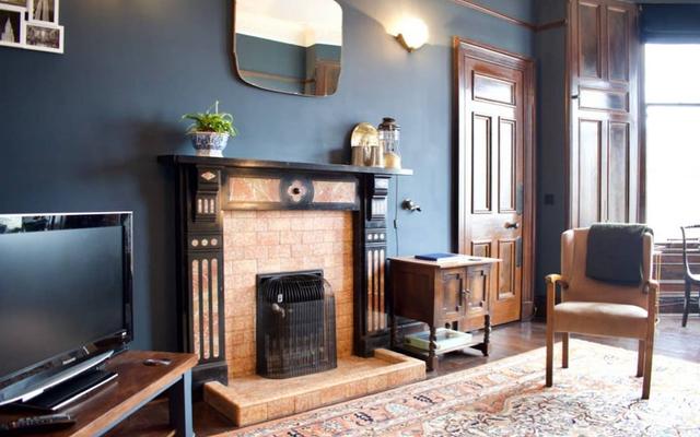 Spacious 1 Bedroom Traditional Edinburgh Home