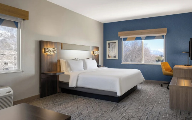 Quality Inn & Suites(.)