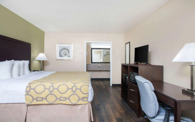 Baymont by Wyndham Lake City I-75