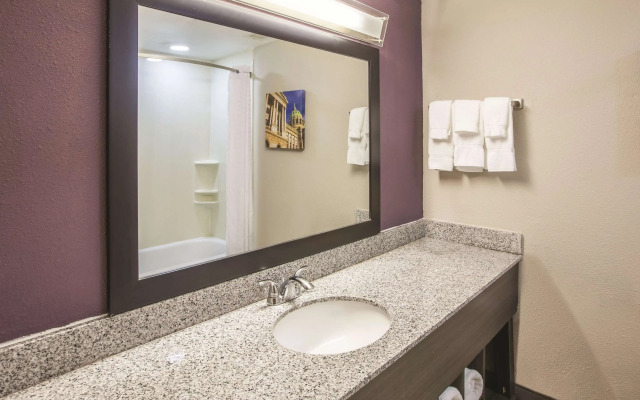La Quinta Inn & Suites by Wyndham Mechanicsburg - Harrisburg