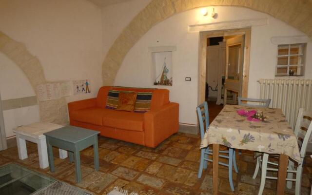 SCAPPO IN UMBRIA, nido cruxburgi