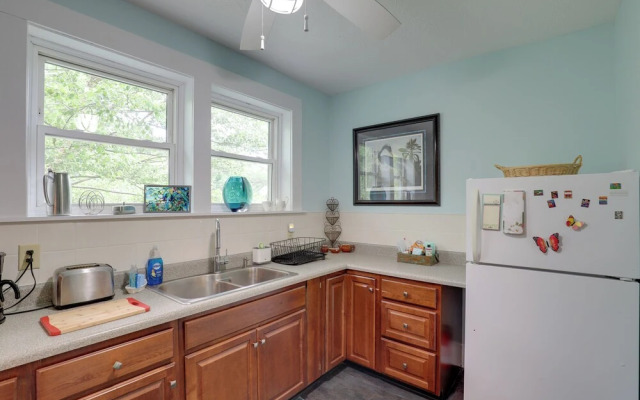 Lovely Hendersonville Retreat ~ 1 Mi to Downtown!