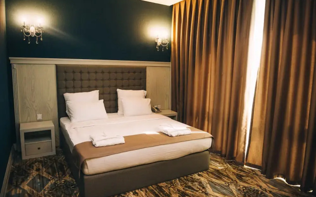 Emerald Suite Hotel