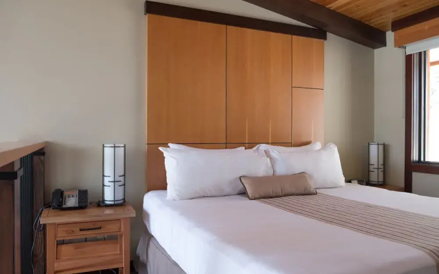 Sunshine Mountain Lodge