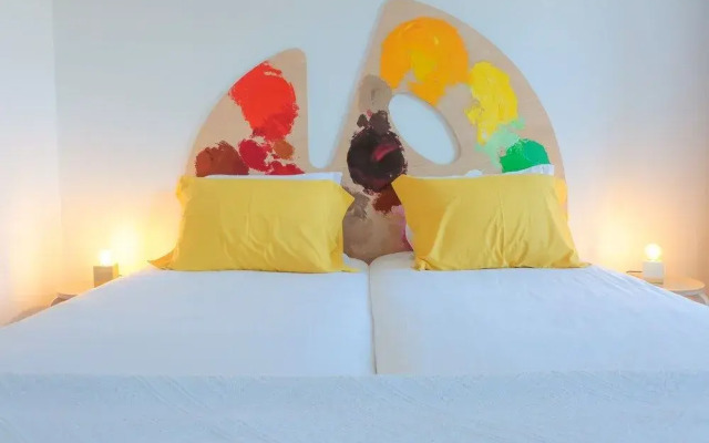 Caminha Hostel & Suites