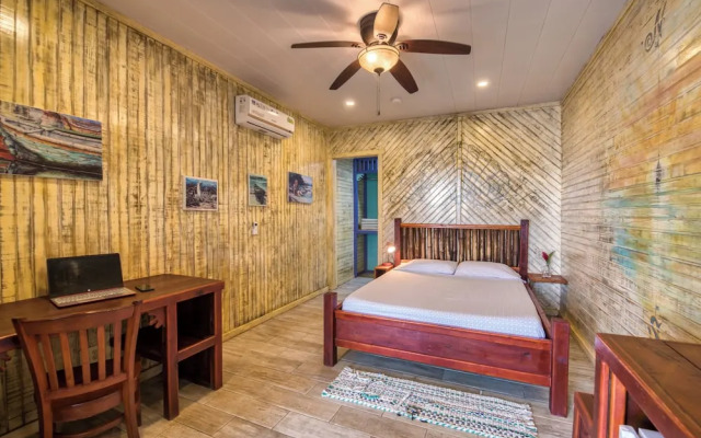 Skully's House - Hotel & Hostel