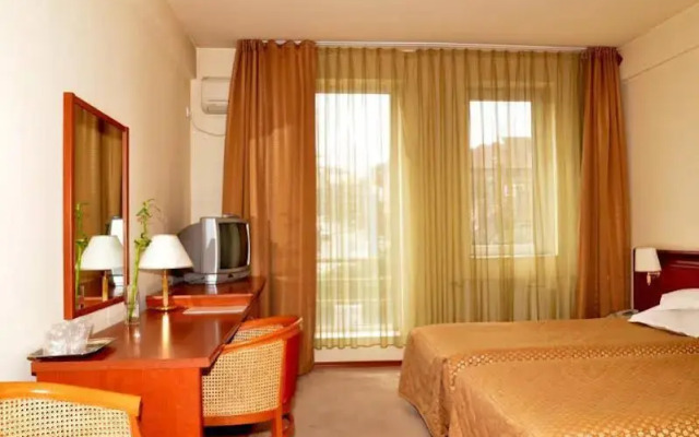 Seven Hotel