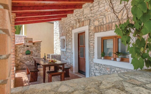 Nice Home in Liznjan With 4 Bedrooms, Internet and Outdoor Swimming Pool