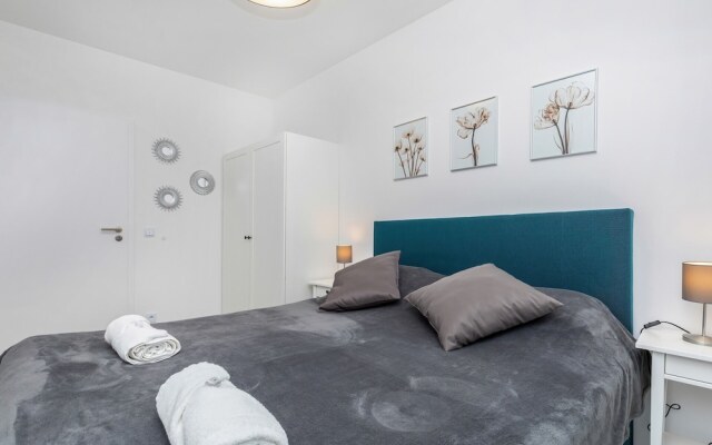 Sunny Rewal Apartments by Renters