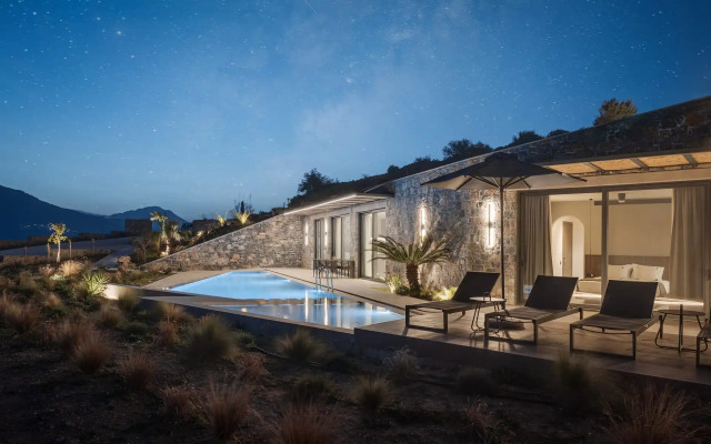 Neromai Cave Luxury Villas