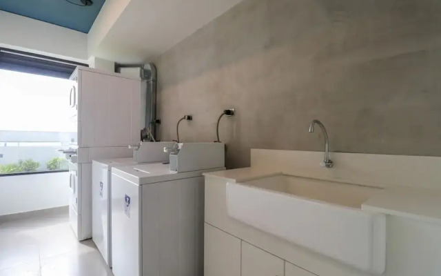 w Extraordinary 2BR With Balcony in Miraflores