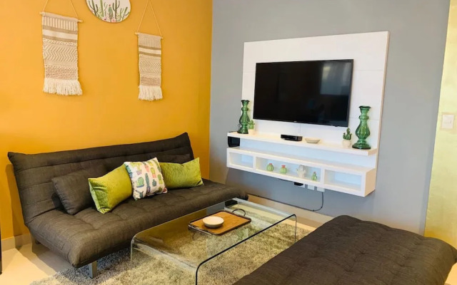 Modern Condo quiet and close to beach