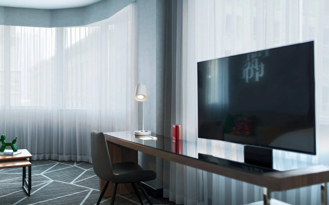 Renaissance Montreal Downtown Hotel