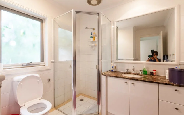 JASMINE, 2BDR Port Melbourne House