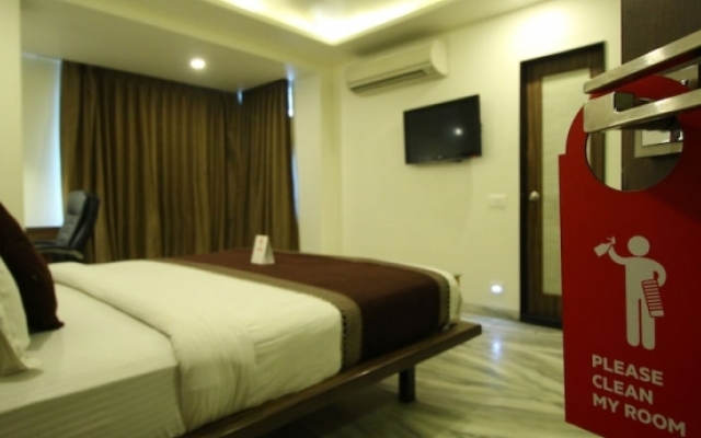 OYO Flagship 312 Near Ashram Road