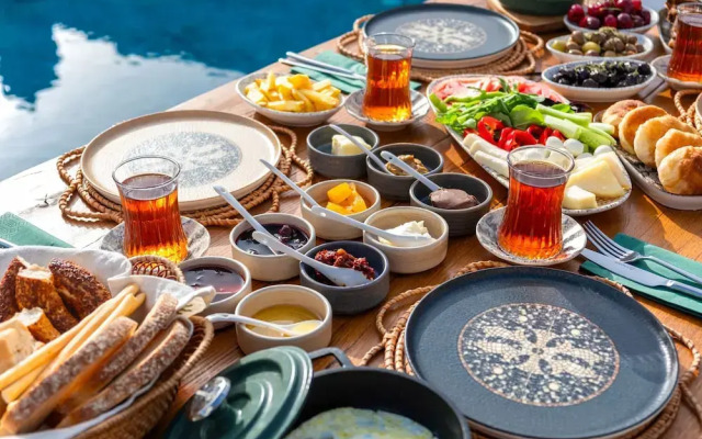 Hatica by Fora Alaçatı
