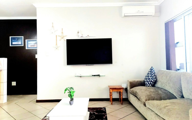 Beachside 3 bed apartment with stunning seaviews