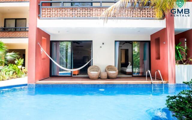 Swim Up Apartment P003