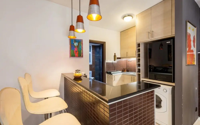 Downtown Apartment for 4 in Plaka