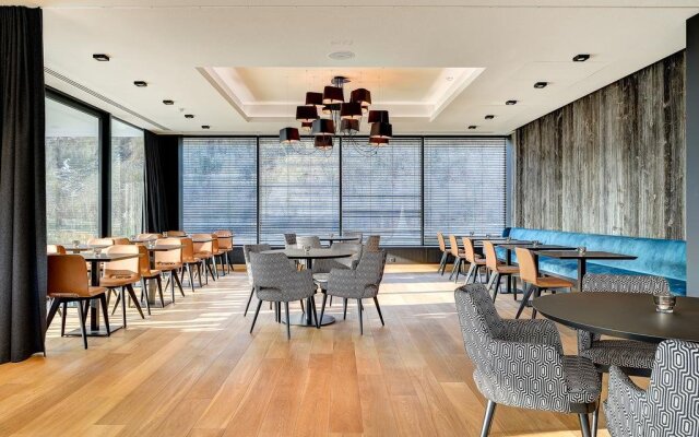 R hotel experiences