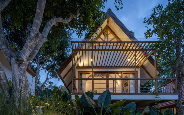 Deep Roots Dive & Yoga Resort