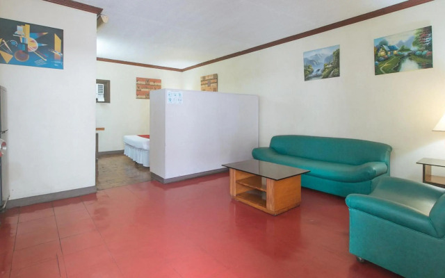 Broadway Court Apartelle