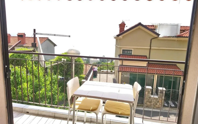 Charming Hill Apartment