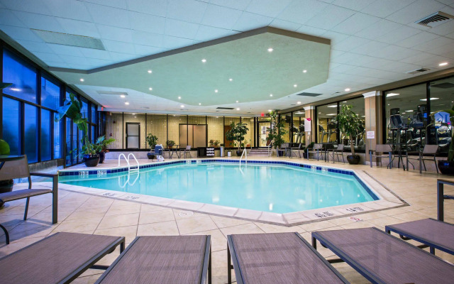 Crowne Plaza Newark Airport by IHG