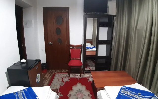 Riverside Hotel