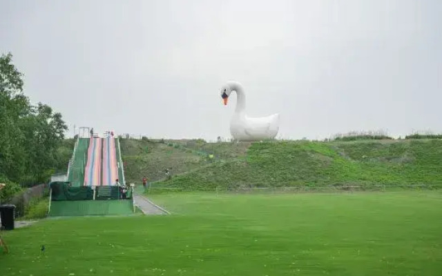 Daqian Swanlake Manor