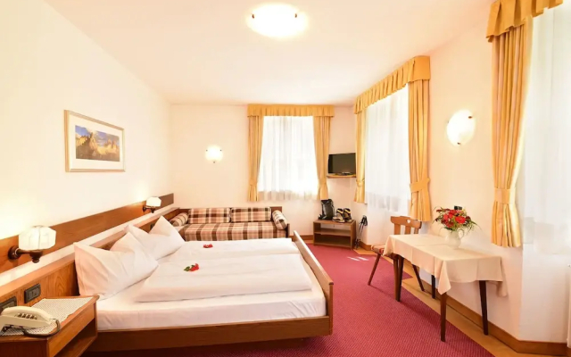 River Hotel Post