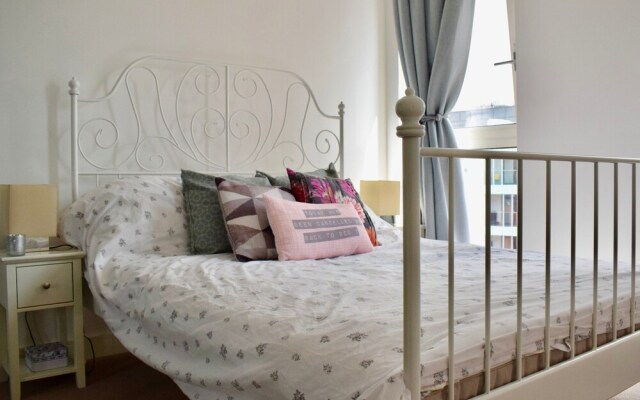 Modern 1 Bedroom Apartment in Greenwich