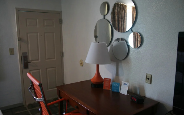 Howard Johnson by Wyndham Hattiesburg