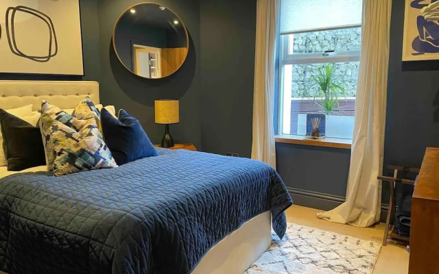 Stunning Apartment by The Leas, West End