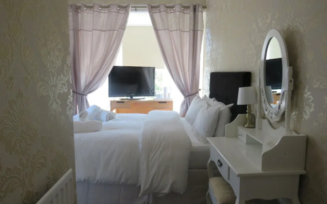 The Queens Arms Hotel