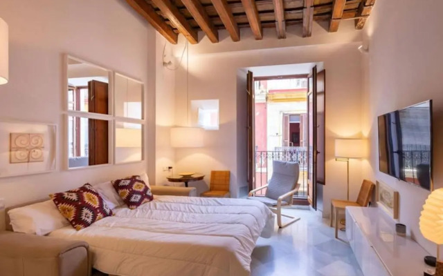 Hernando Colon Deluxe Suite by Valcambre