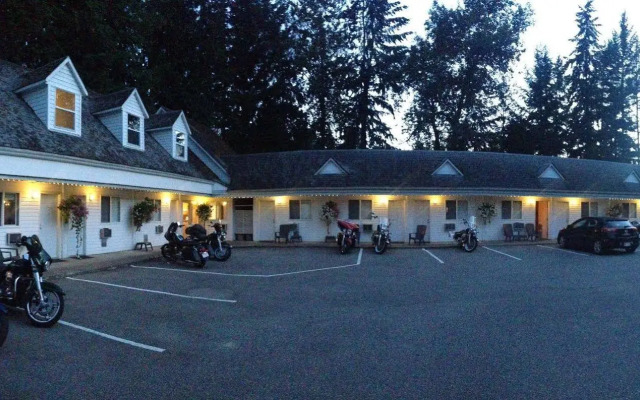 Pines Motel