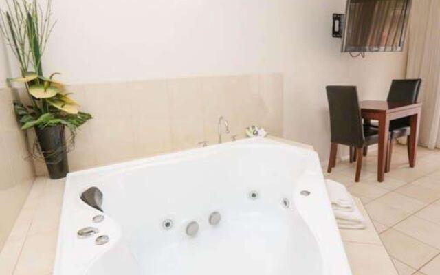 Comfort Inn Deakin Palms