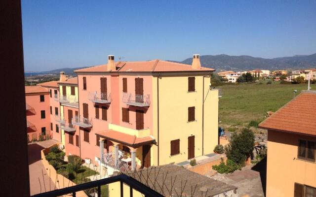 Modern 1bed apartment(sleep 4)sea view only 700mt from sea