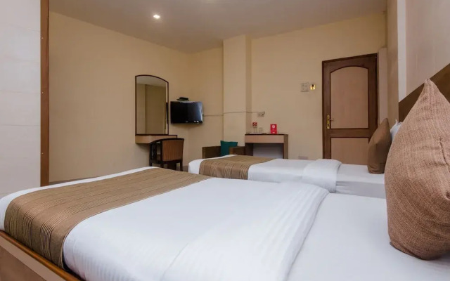 OYO 13105 Hotel Blue Diamond