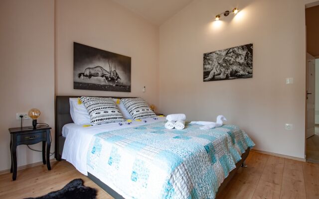 Five bedroom villa Emily with pool