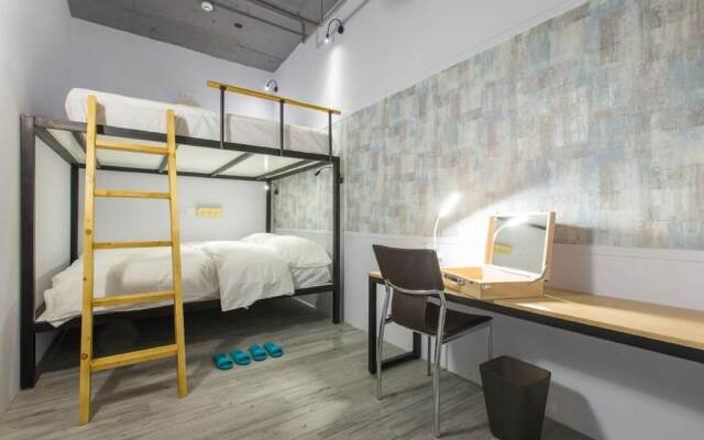 Houze Hostel