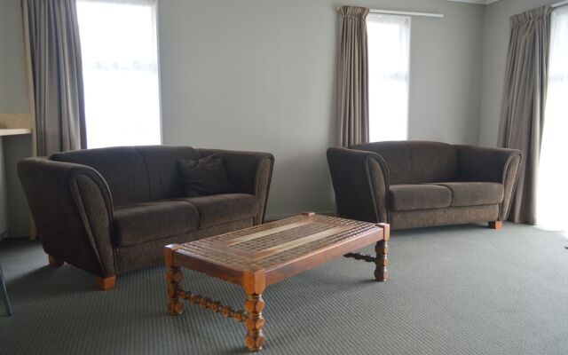 Brightwater Motor Inn