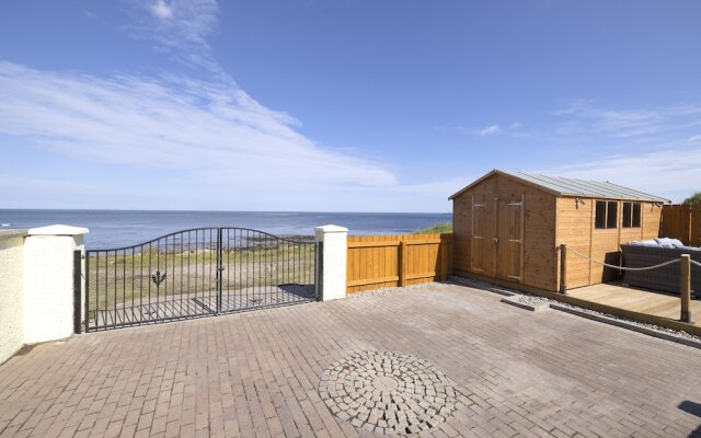 Altido Aurora House - 4 Bed With Hot Tub And Sea View