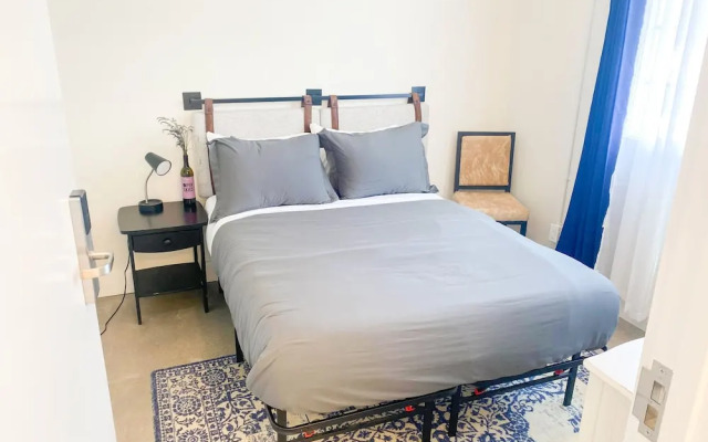 ITH Santa Barbara Beach Hostel