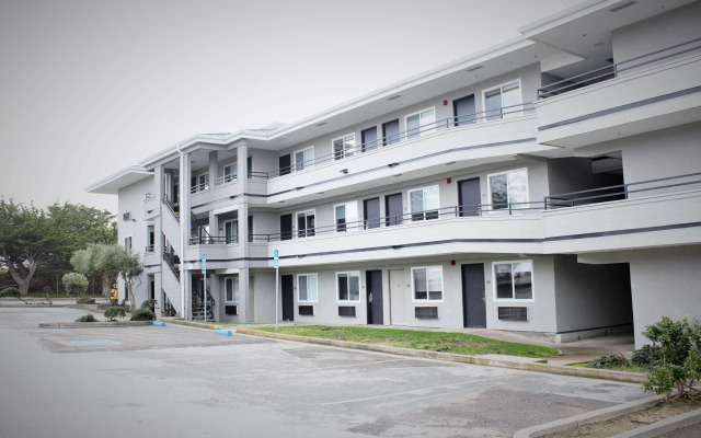 Country Inn & Suites by Radisson, Monterey Beachfront-Marina, CA